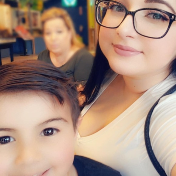 Meet your Posher, Leah - Picture 1 of 1